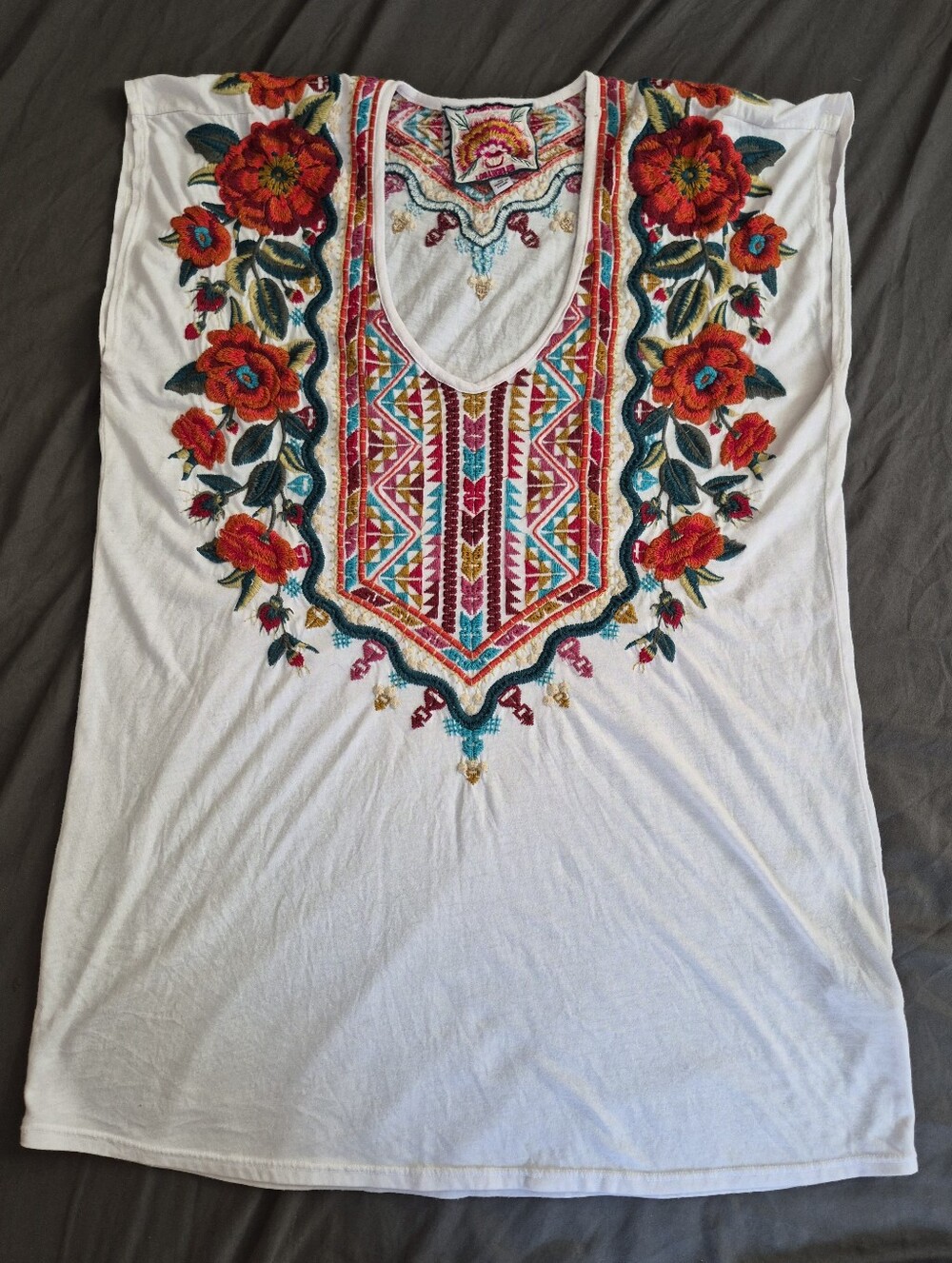 Johnny Was "Ornella" White Embroidered Knit Tunic Top, Poly-Cotton Blend, GUC